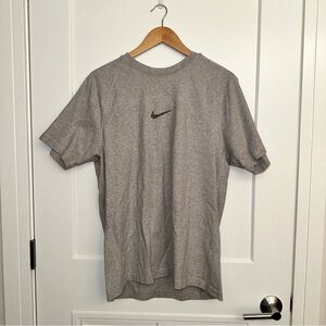 Men’s Nike gray t-shirt with speckled logo - medium - LIKE NEW